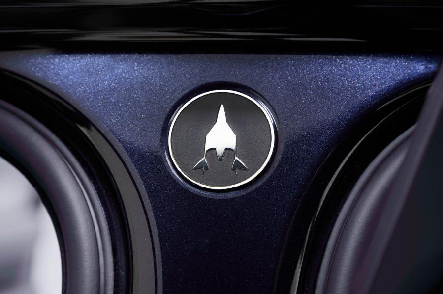 Детали интерьера Land Rover Range Rover SVO Astronaut Edition 2019 года  (фото 3 из 12)